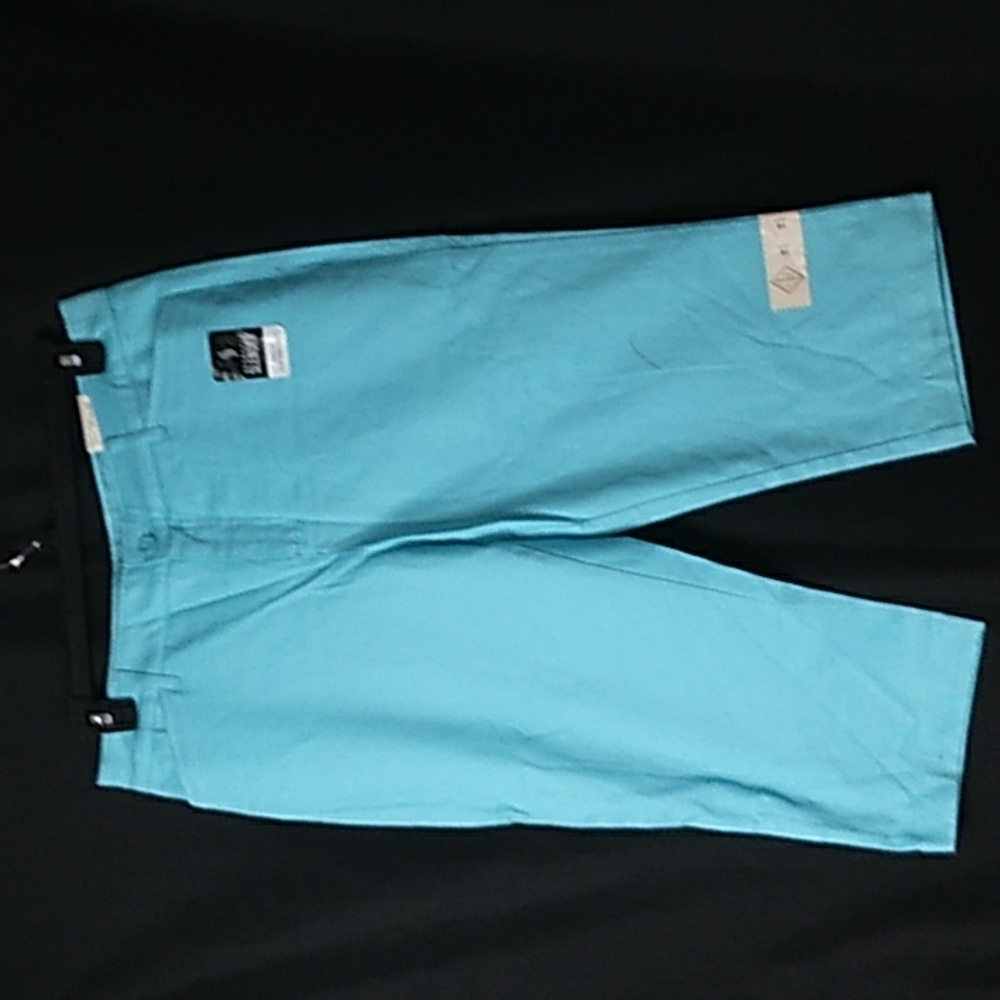 St. Johns Bay womans capris sz14